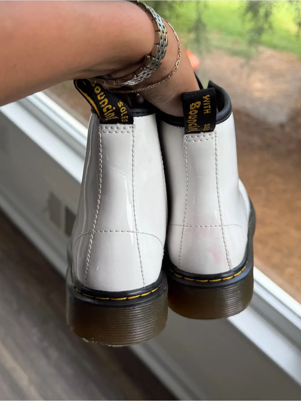 Dr Martens white leather boots 2y